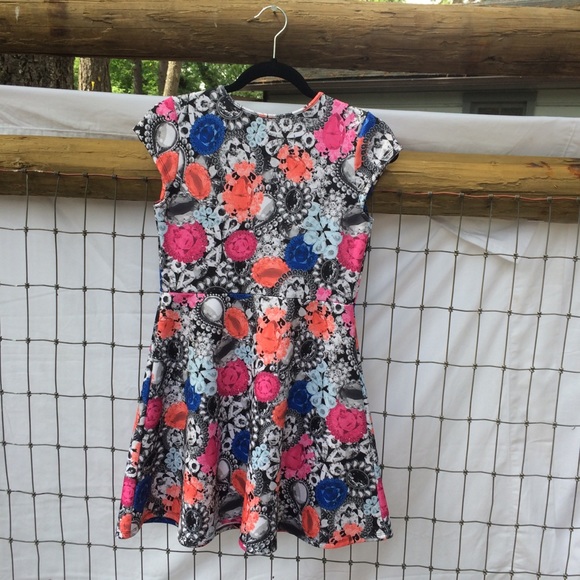 Total Girl•XL 16•above knee•dress•Cambodia - Picture 7 of 8